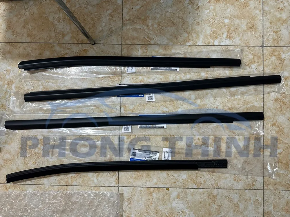 Hình ảnh sản phẩm Nẹp ngoài chân kính sau lái LH Ford Ranger 2013-2021 chính hãng - AB3Z2625555E